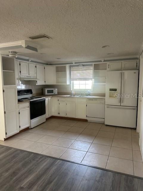 For Sale: $249,000 (2 beds, 2 baths, 1019 Square Feet)