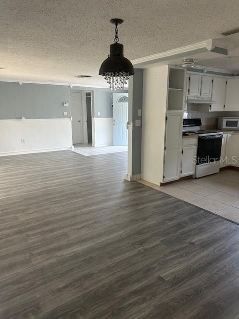 For Sale: $249,000 (2 beds, 2 baths, 1019 Square Feet)