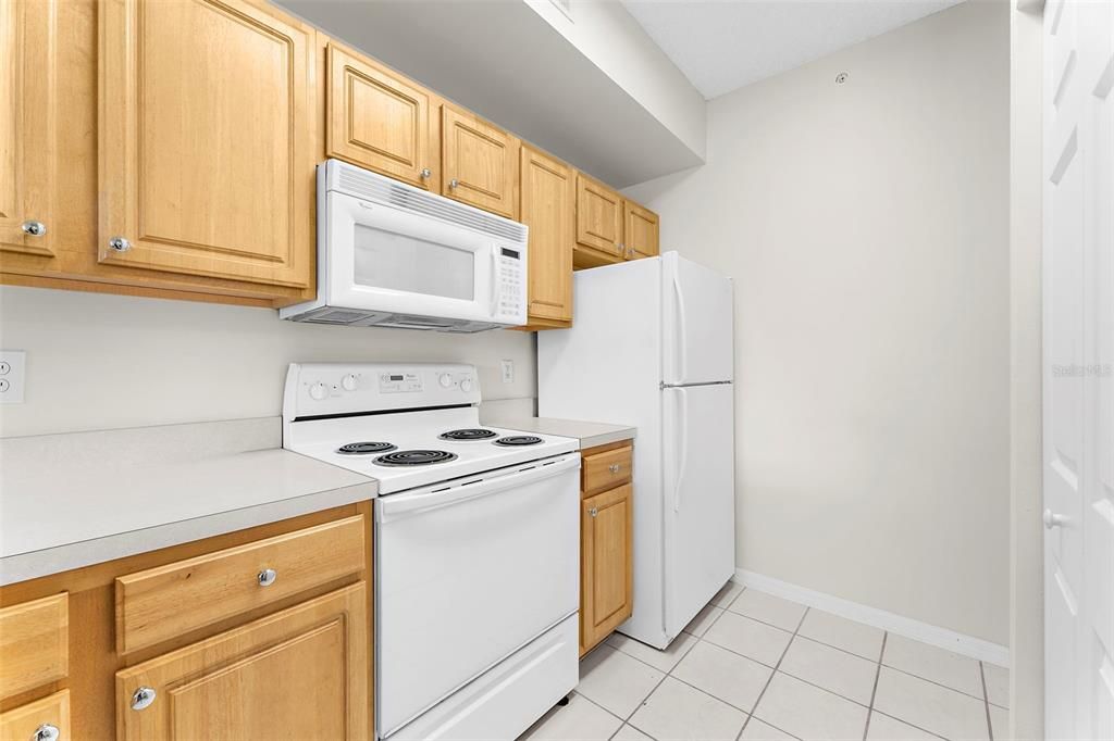 For Sale: $265,000 (3 beds, 3 baths, 1359 Square Feet)