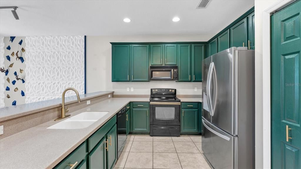 Active With Contract: $237,000 (3 beds, 2 baths, 1784 Square Feet)