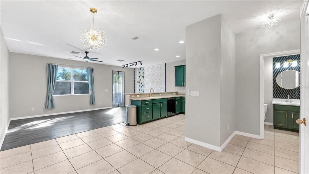 Active With Contract: $237,000 (3 beds, 2 baths, 1784 Square Feet)