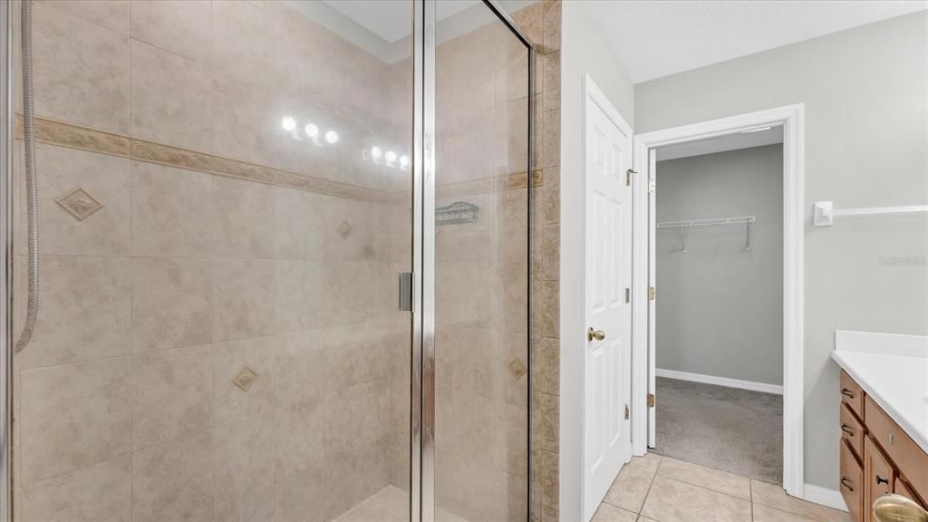 Active With Contract: $237,000 (3 beds, 2 baths, 1784 Square Feet)