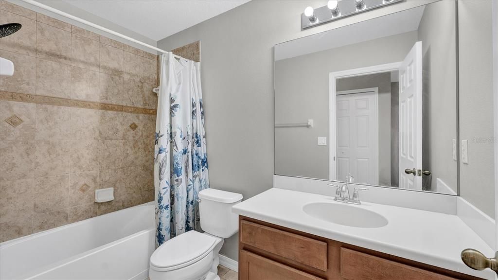 Active With Contract: $237,000 (3 beds, 2 baths, 1784 Square Feet)