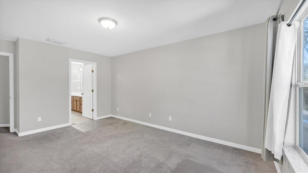 Active With Contract: $237,000 (3 beds, 2 baths, 1784 Square Feet)