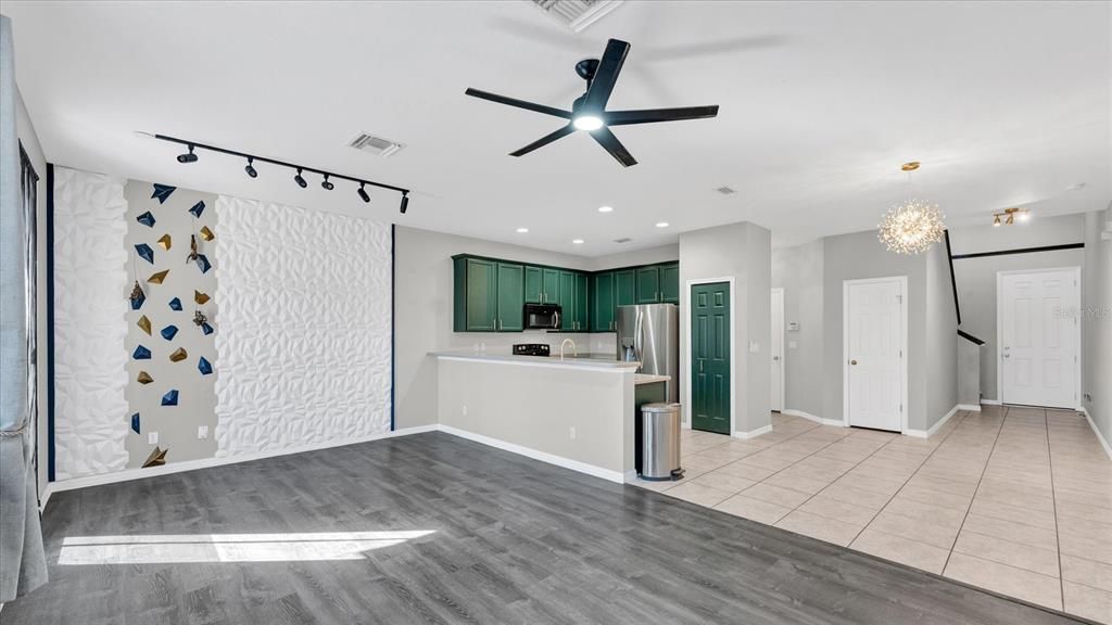 Active With Contract: $237,000 (3 beds, 2 baths, 1784 Square Feet)