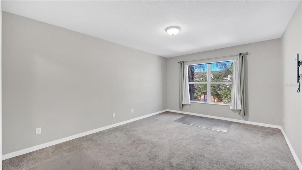 Active With Contract: $237,000 (3 beds, 2 baths, 1784 Square Feet)