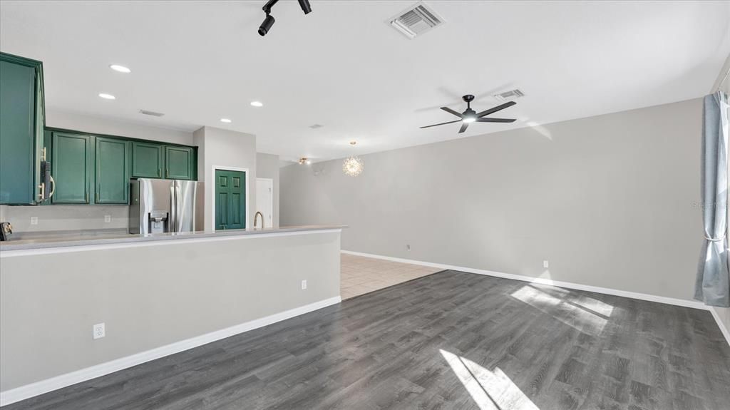 Active With Contract: $237,000 (3 beds, 2 baths, 1784 Square Feet)