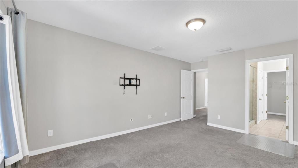 Active With Contract: $237,000 (3 beds, 2 baths, 1784 Square Feet)