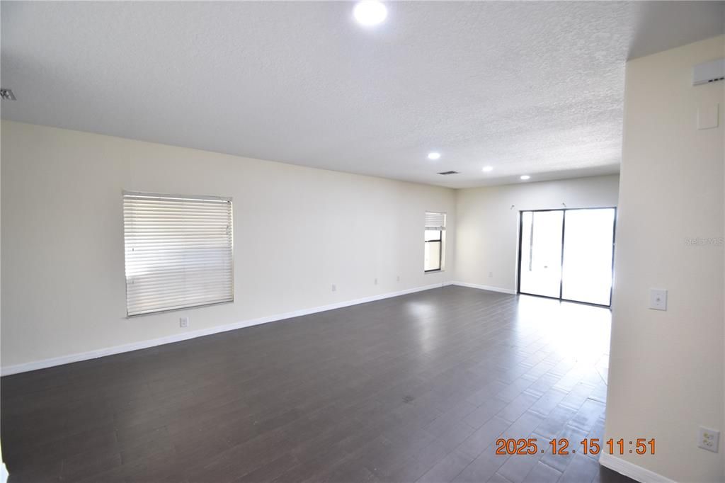 For Rent: $2,695 (4 beds, 2 baths, 2089 Square Feet)