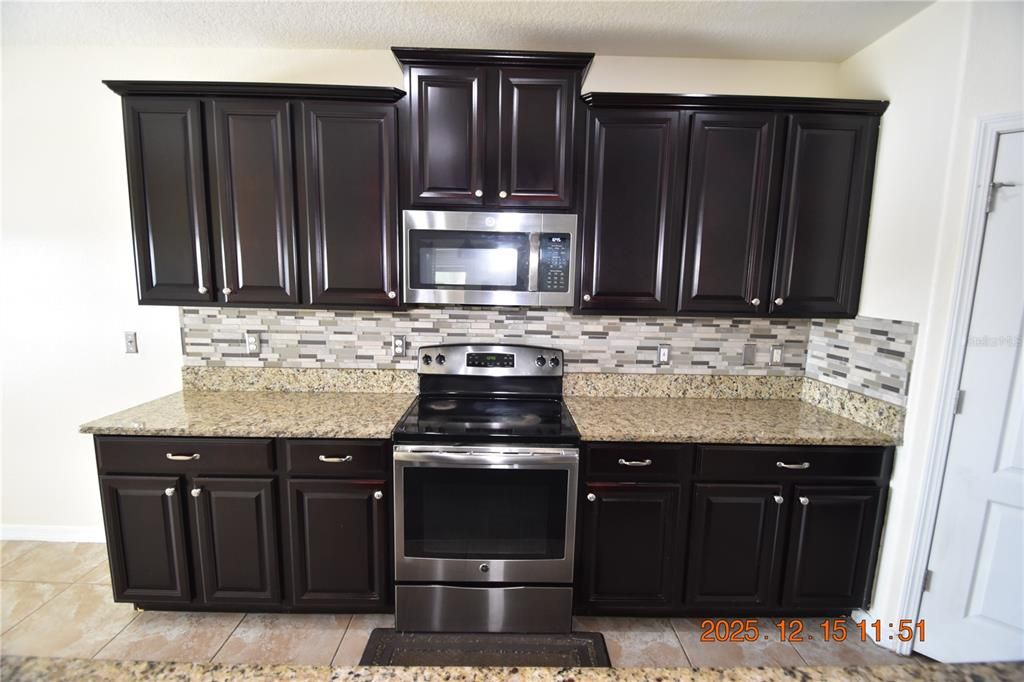 For Rent: $2,695 (4 beds, 2 baths, 2089 Square Feet)