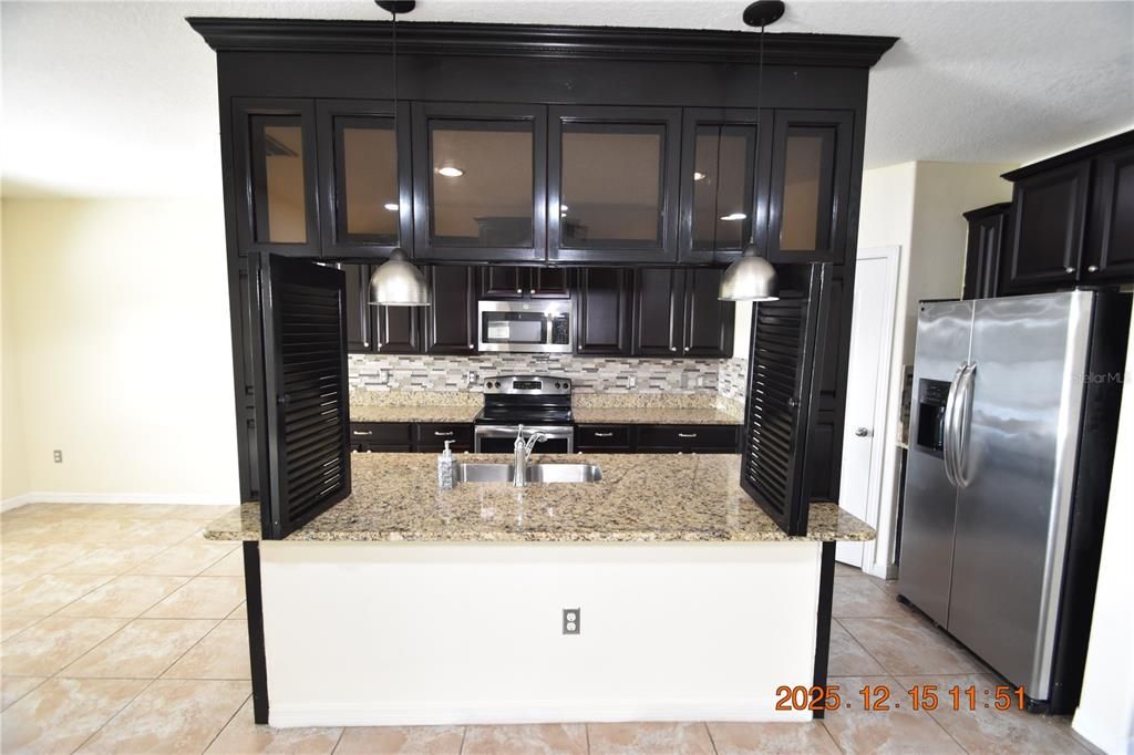 For Rent: $2,695 (4 beds, 2 baths, 2089 Square Feet)