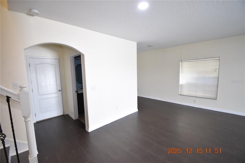 For Rent: $2,695 (4 beds, 2 baths, 2089 Square Feet)