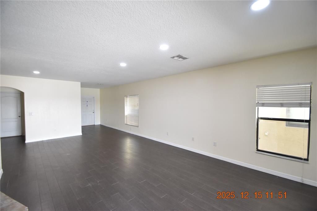 For Rent: $2,695 (4 beds, 2 baths, 2089 Square Feet)