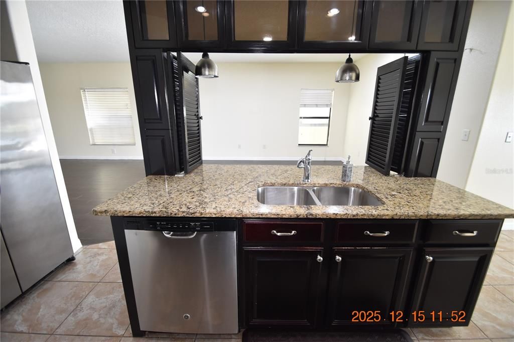 For Rent: $2,695 (4 beds, 2 baths, 2089 Square Feet)