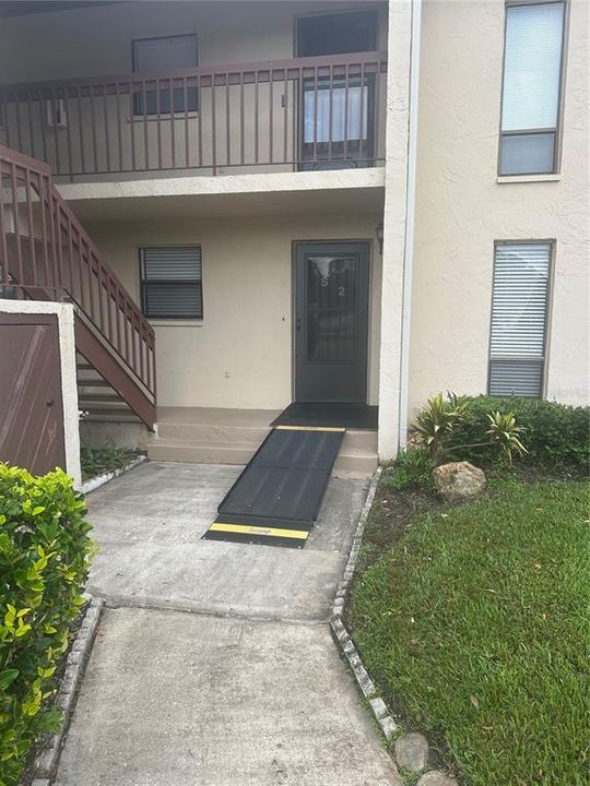 For Sale: $189,800 (2 beds, 2 baths, 1220 Square Feet)