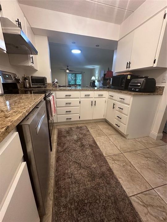 For Sale: $189,800 (2 beds, 2 baths, 1220 Square Feet)