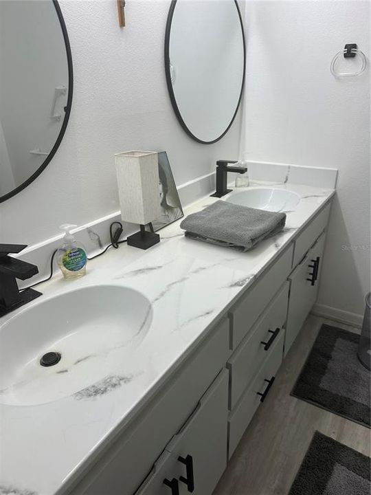 For Sale: $189,800 (2 beds, 2 baths, 1220 Square Feet)