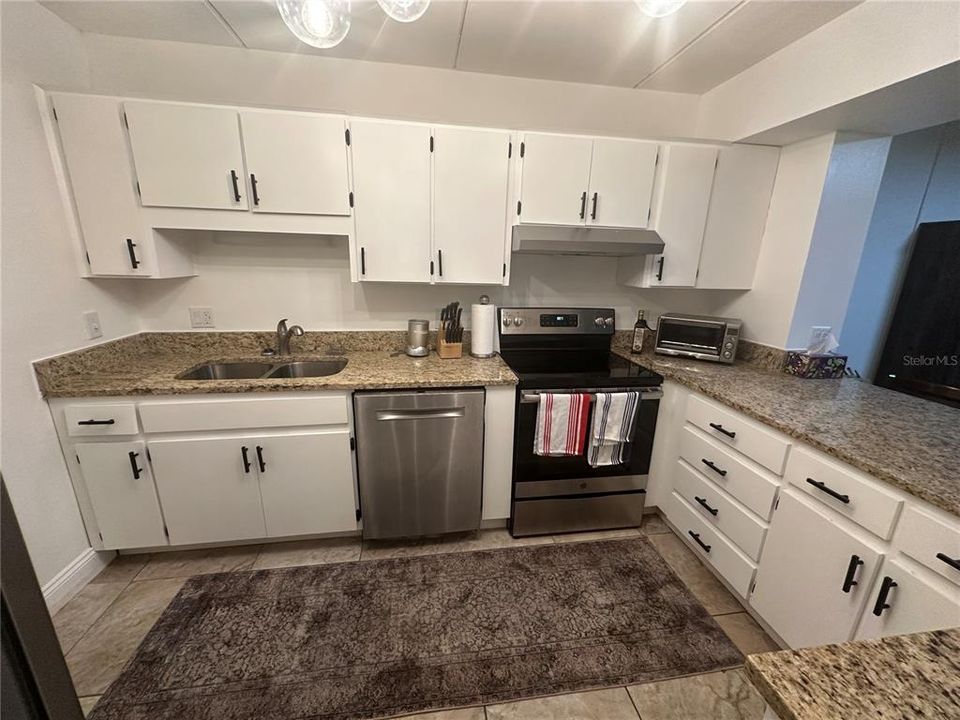 For Sale: $189,800 (2 beds, 2 baths, 1220 Square Feet)