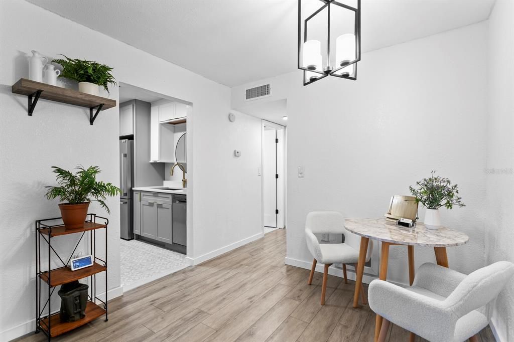 待售: $165,000 (1 贝兹, 1 浴室, 760 平方英尺)