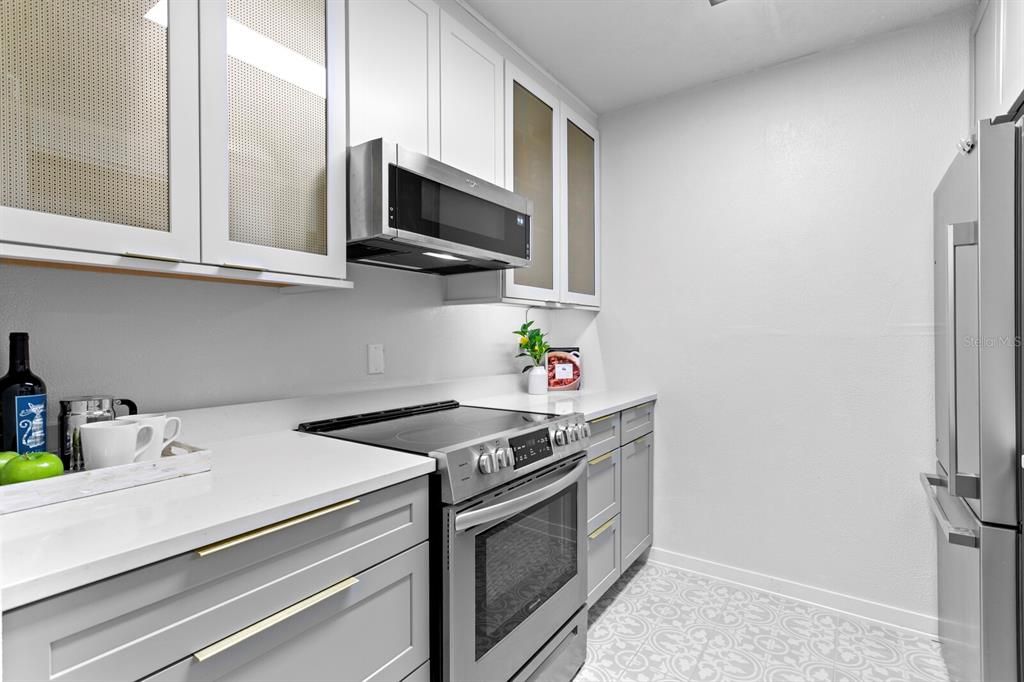 待售: $165,000 (1 贝兹, 1 浴室, 760 平方英尺)