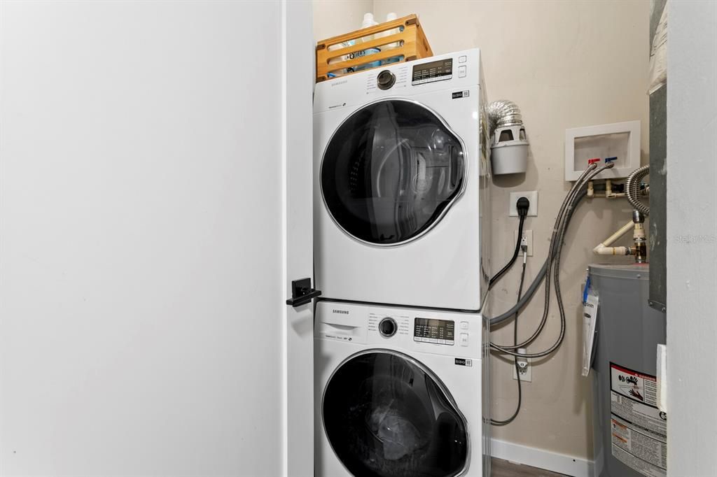 待售: $165,000 (1 贝兹, 1 浴室, 760 平方英尺)