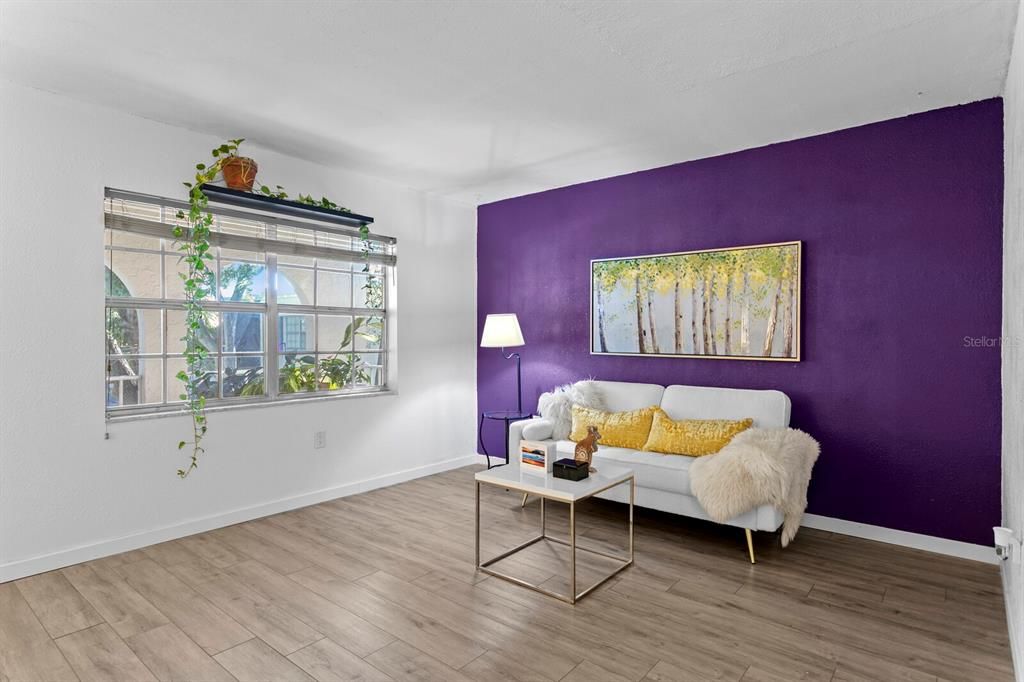 待售: $165,000 (1 贝兹, 1 浴室, 760 平方英尺)