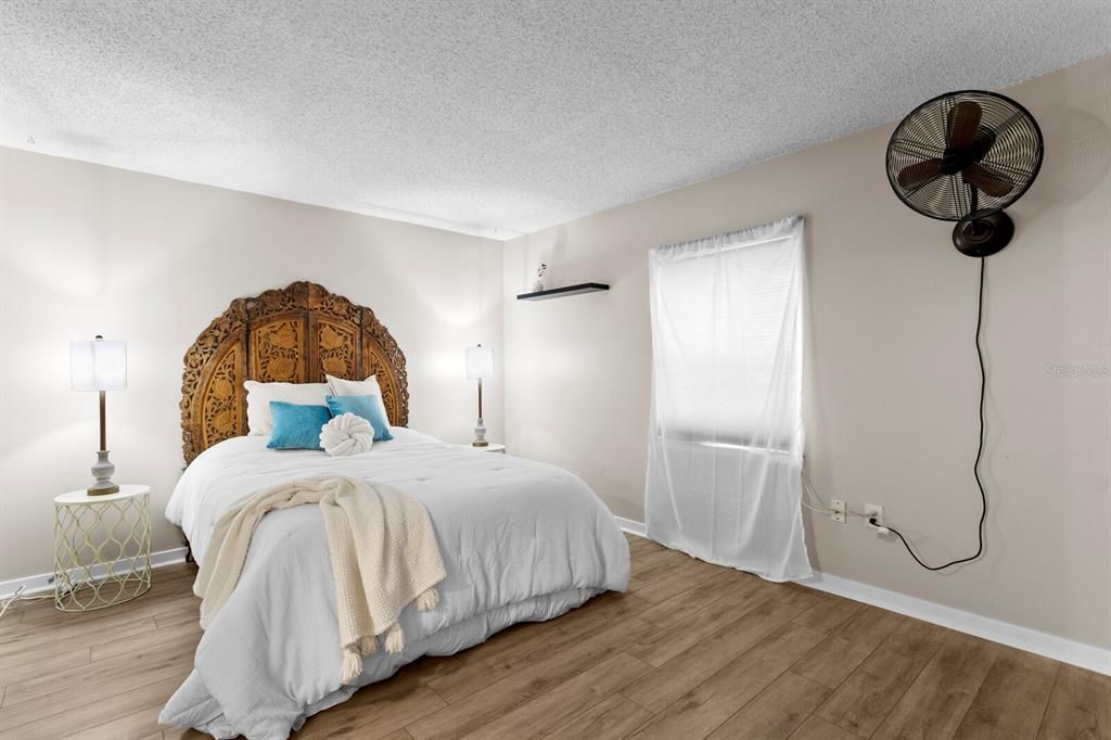 待售: $165,000 (1 贝兹, 1 浴室, 760 平方英尺)