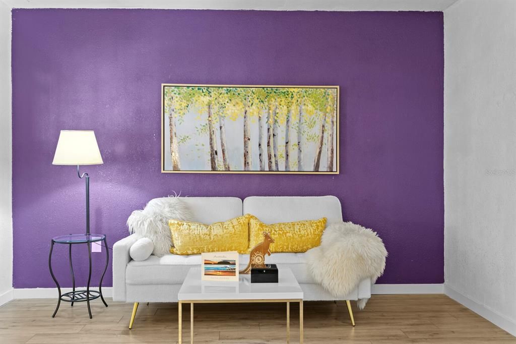 待售: $165,000 (1 贝兹, 1 浴室, 760 平方英尺)