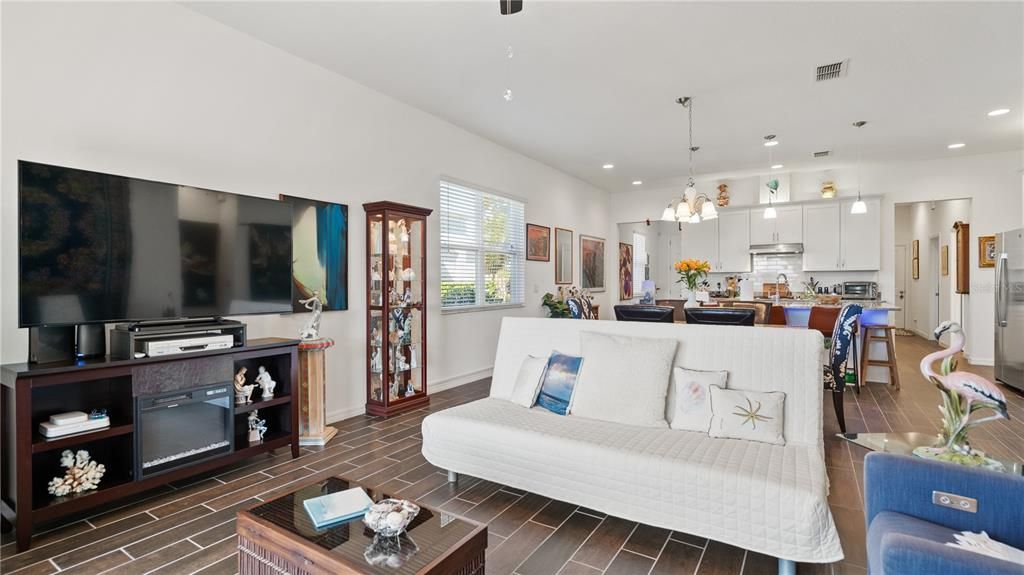 На продажу: $369,000 (2 спален, 2 ванн, 1557 Квадратных фут)