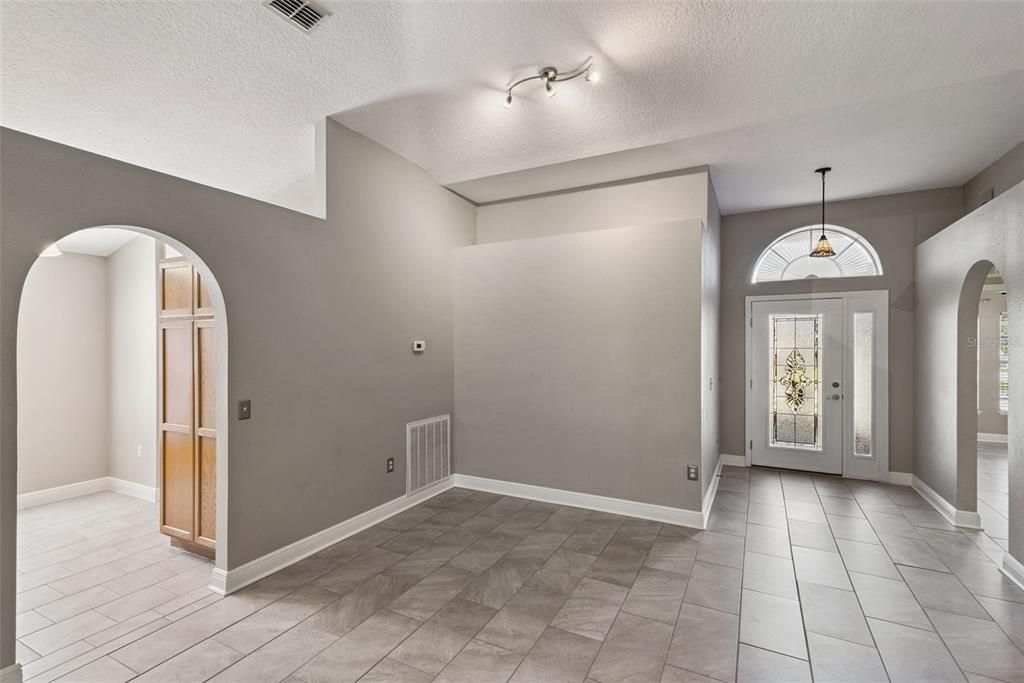 待售: $325,000 (3 贝兹, 2 浴室, 1893 平方英尺)