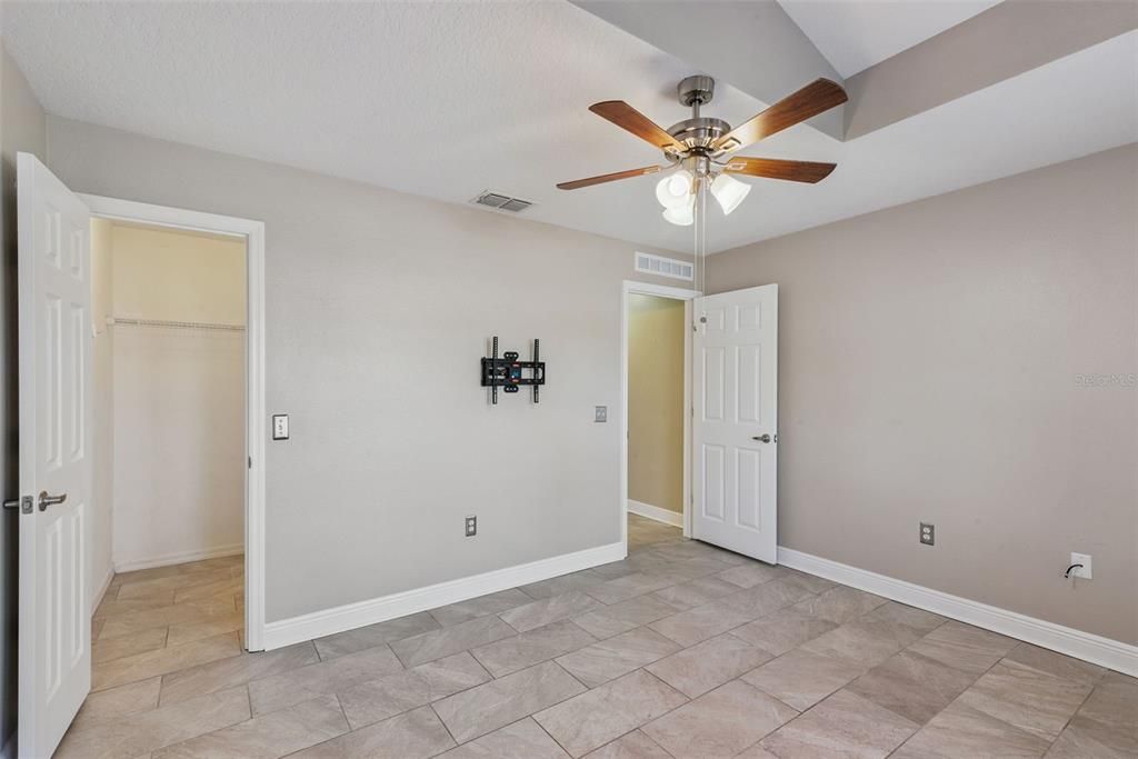 待售: $325,000 (3 贝兹, 2 浴室, 1893 平方英尺)