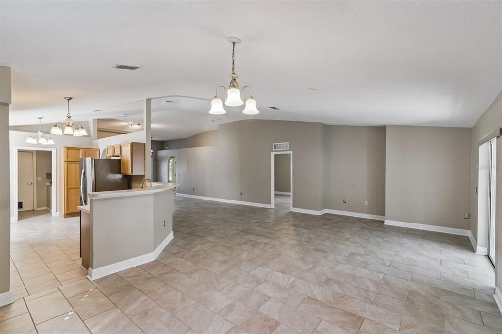 待售: $325,000 (3 贝兹, 2 浴室, 1893 平方英尺)