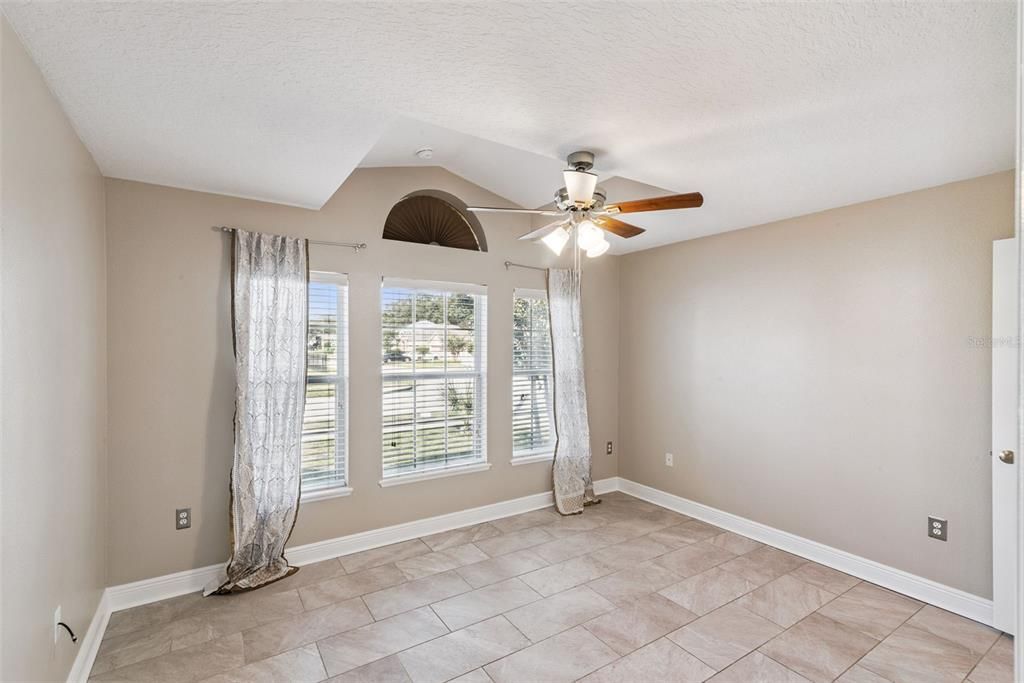 待售: $325,000 (3 贝兹, 2 浴室, 1893 平方英尺)