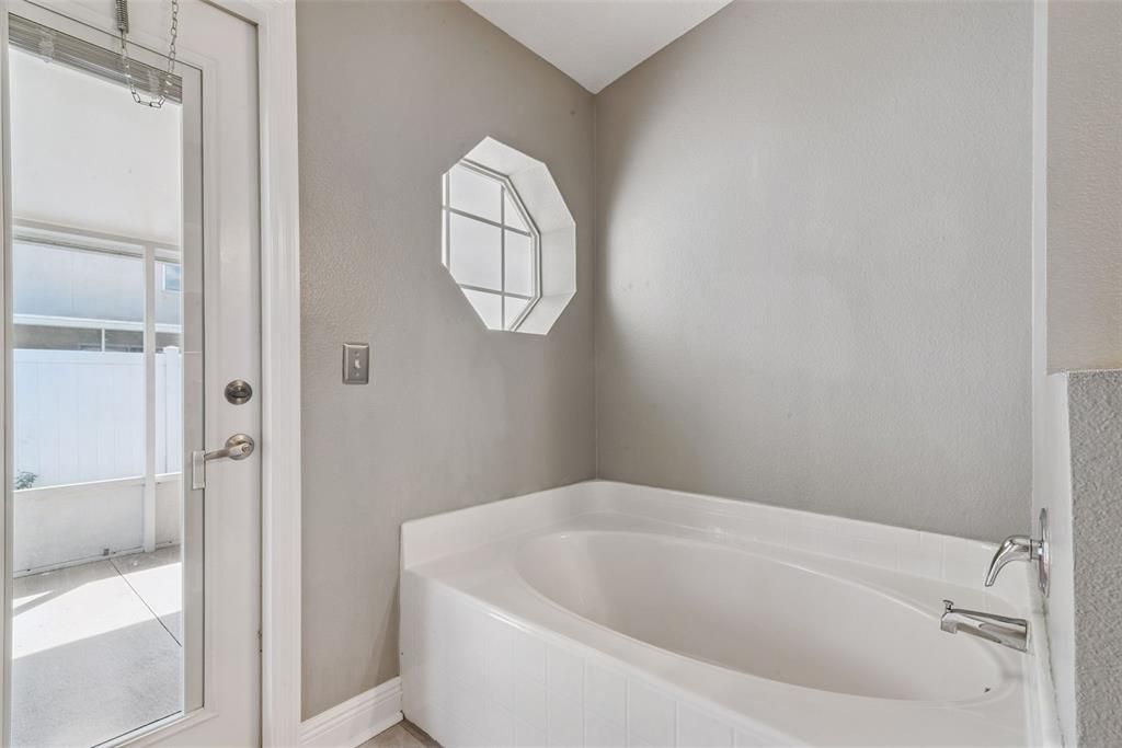 待售: $325,000 (3 贝兹, 2 浴室, 1893 平方英尺)