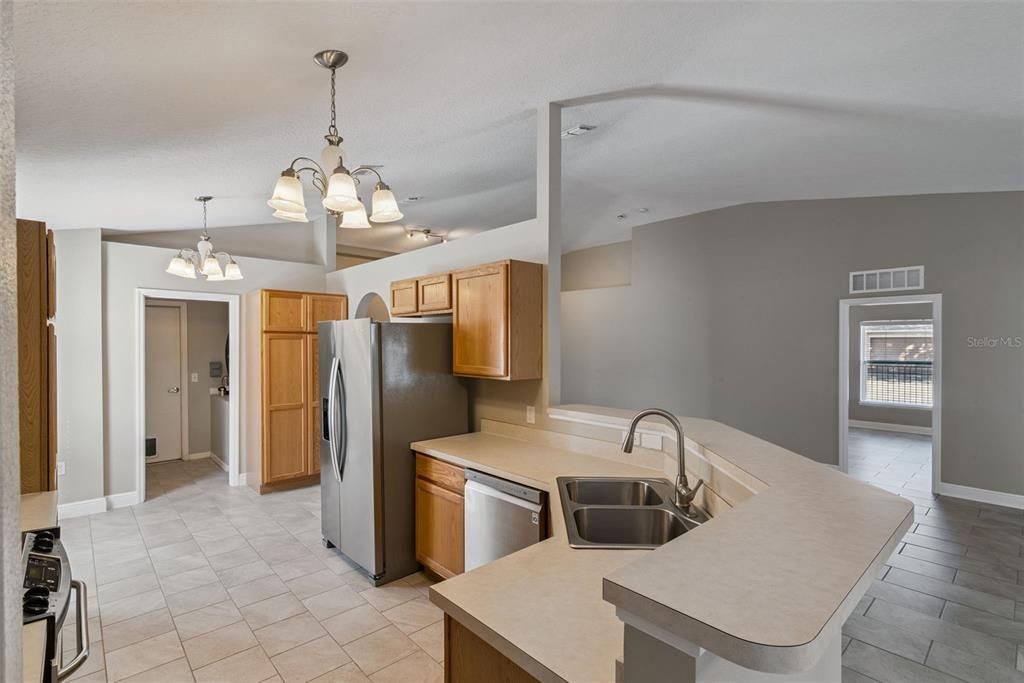 待售: $325,000 (3 贝兹, 2 浴室, 1893 平方英尺)