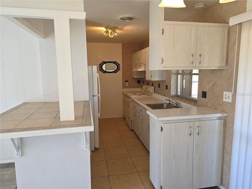 待售: $169,900 (2 贝兹, 1 浴室, 997 平方英尺)