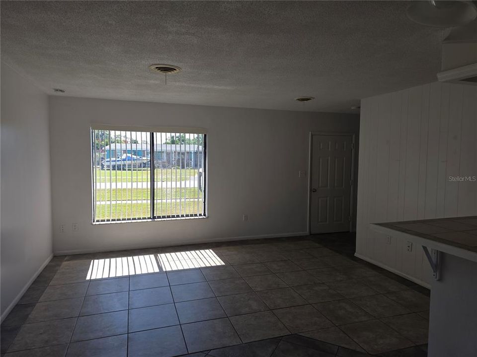 待售: $169,900 (2 贝兹, 1 浴室, 997 平方英尺)