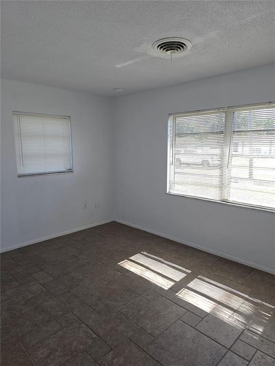 待售: $169,900 (2 贝兹, 1 浴室, 997 平方英尺)