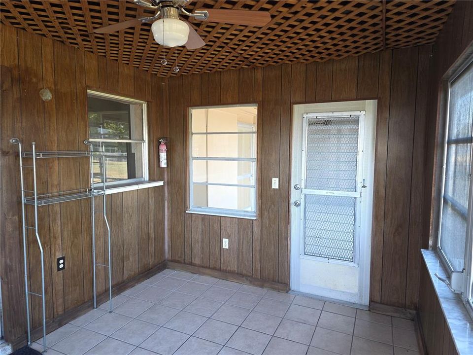 待售: $169,900 (2 贝兹, 1 浴室, 997 平方英尺)