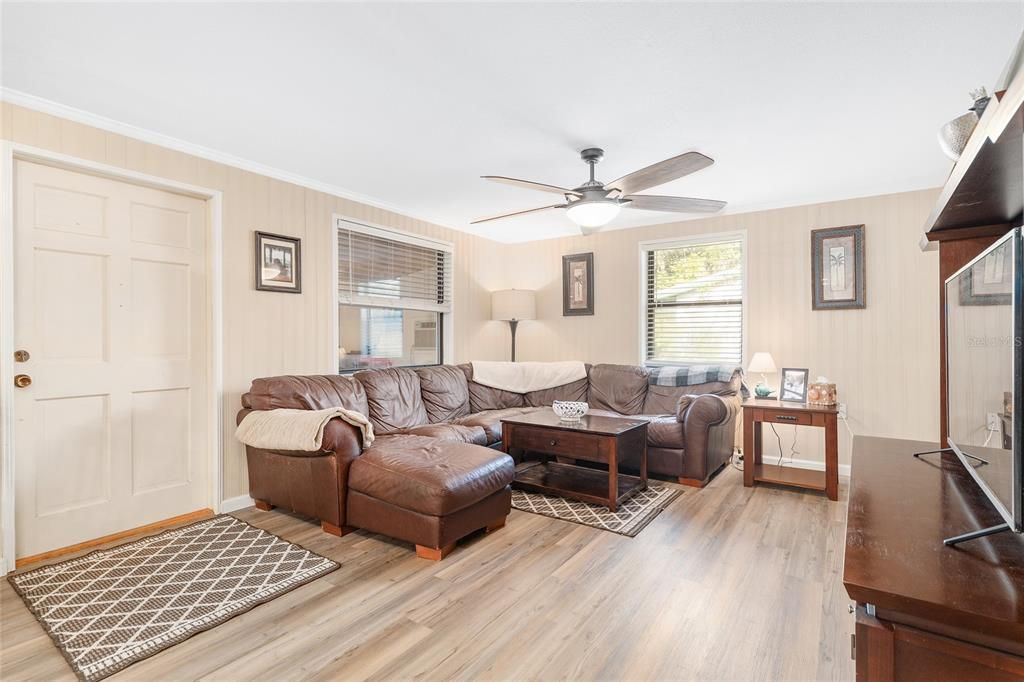 For Sale: $299,987 (3 beds, 2 baths, 1722 Square Feet)