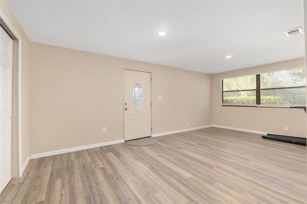 For Sale: $299,987 (3 beds, 2 baths, 1722 Square Feet)