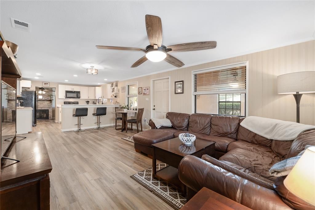 For Sale: $299,987 (3 beds, 2 baths, 1722 Square Feet)