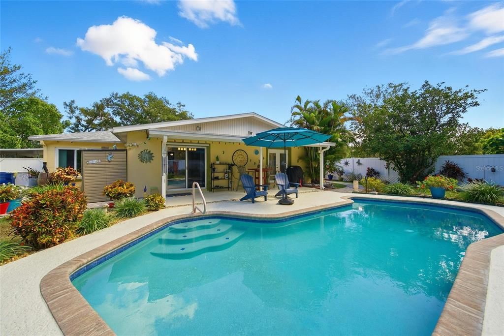 Active With Contract: $440,000 (3 beds, 2 baths, 1504 Square Feet)