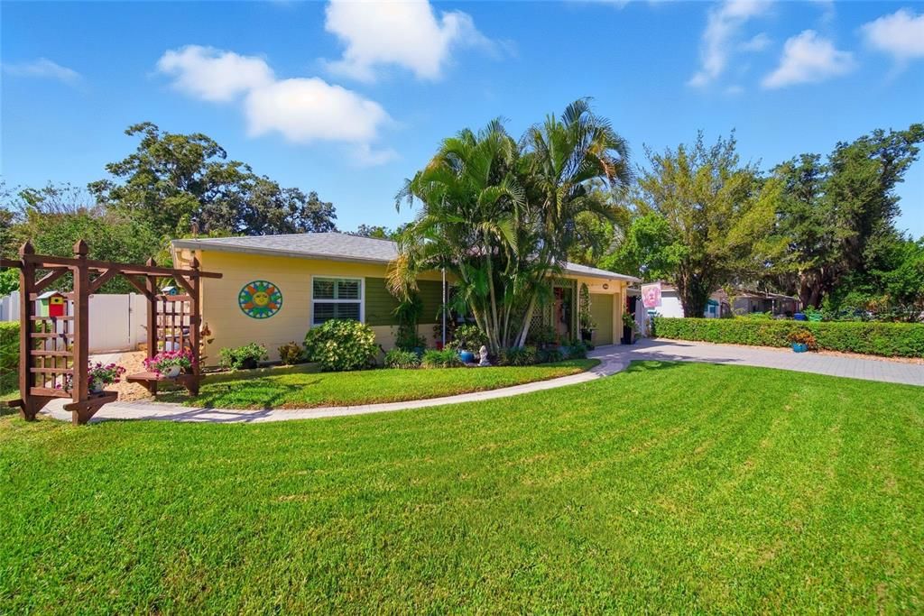 Active With Contract: $440,000 (3 beds, 2 baths, 1504 Square Feet)