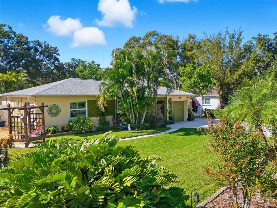 Active With Contract: $440,000 (3 beds, 2 baths, 1504 Square Feet)