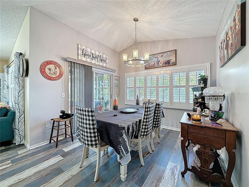 For Sale: $358,000 (3 beds, 2 baths, 1384 Square Feet)