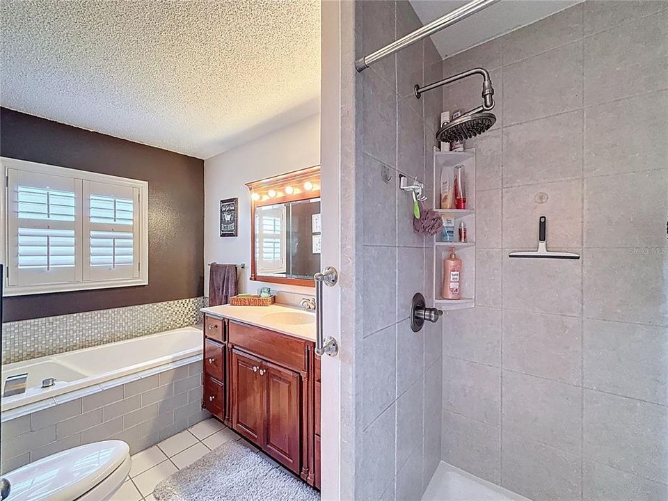 For Sale: $358,000 (3 beds, 2 baths, 1384 Square Feet)