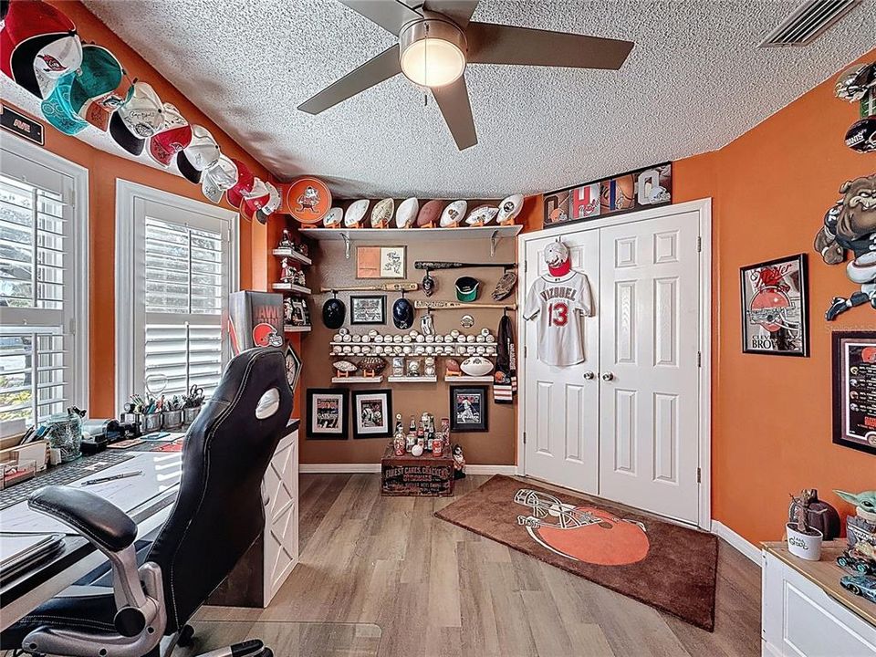 For Sale: $358,000 (3 beds, 2 baths, 1384 Square Feet)