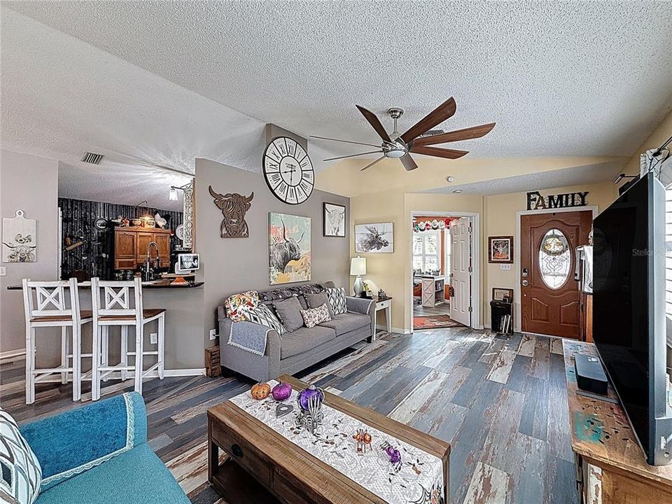 For Sale: $358,000 (3 beds, 2 baths, 1384 Square Feet)