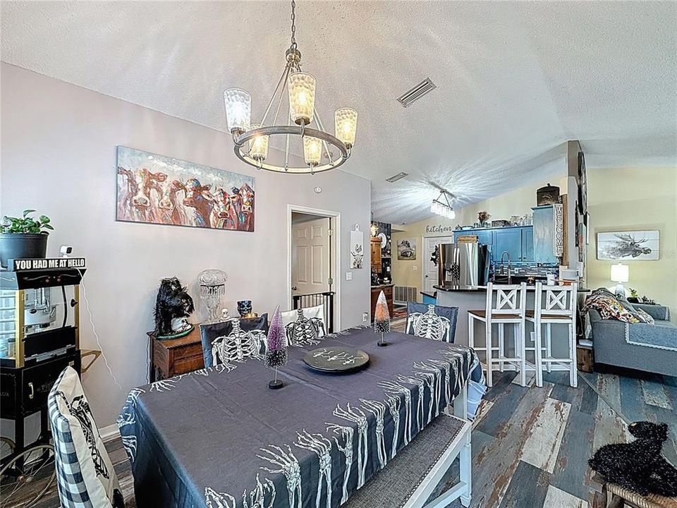 For Sale: $358,000 (3 beds, 2 baths, 1384 Square Feet)